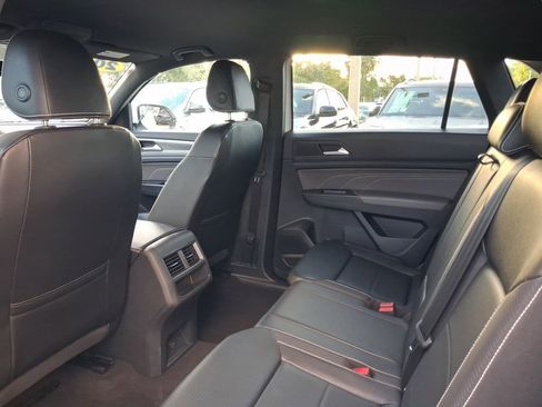 Used 2023 Volkswagen Atlas Cross Sport SE FWD image 7