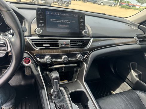 Used 2018 Honda Accord Touring image 18