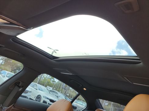 Used 2022 BMW 750i xDrive w/ M Sport Package image 17