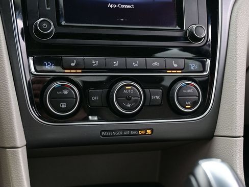 Used 2017 Volkswagen Passat 1.8T R-Line FWD image 20