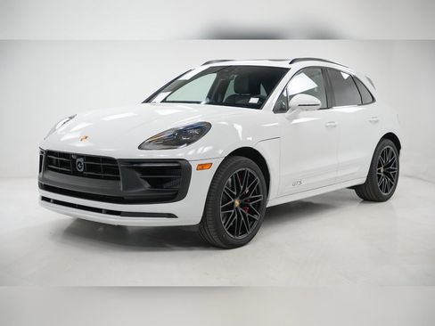 New 2026 Porsche Macan GTS image 1