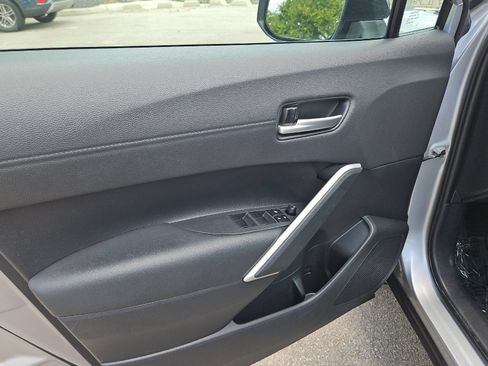 Used 2025 Toyota Corolla Cross XLE FWD image 10