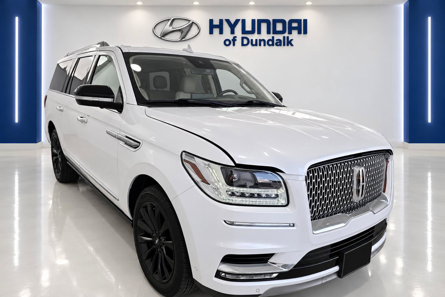Used 2019 Lincoln Navigator L Reserve AWD/4WD image 3