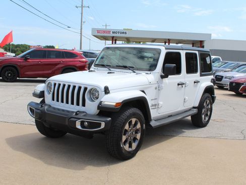 Used 2018 Jeep Wrangler Unlimited Sahara AWD/4WD image 11