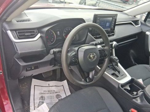 Used 2021 Toyota RAV4 LE AWD/4WD image 2