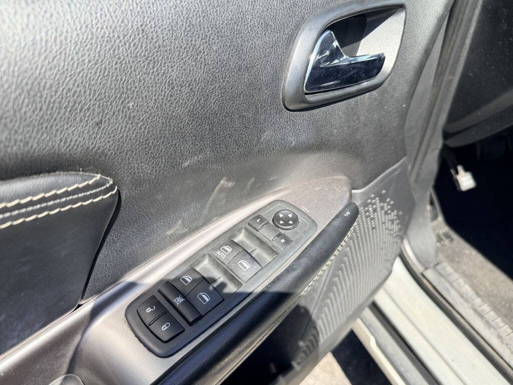 Used 2019 Dodge Journey Crossroad FWD image 11