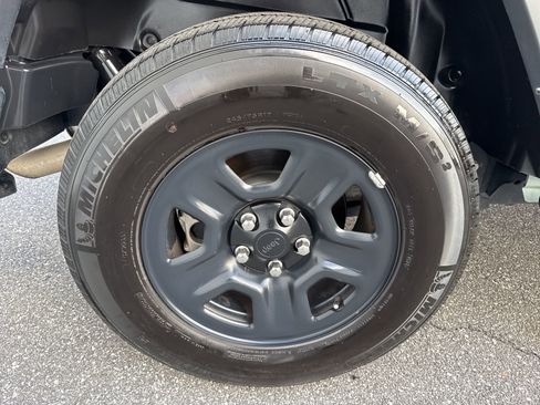 Used 2023 Jeep Wrangler Sport image 9