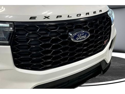 Used 2025 Ford Explorer ST AWD/4WD image 33