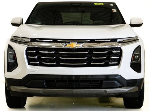 Used 2025 Chevrolet Equinox LT FWD image 2
