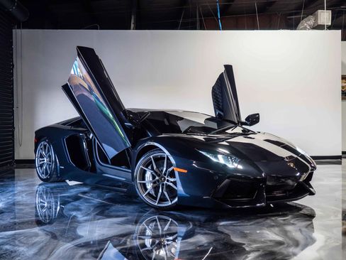 Used 2015 Lamborghini Aventador LP 700-4 image 2
