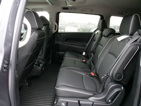New 2026 Honda Odyssey Touring image 14