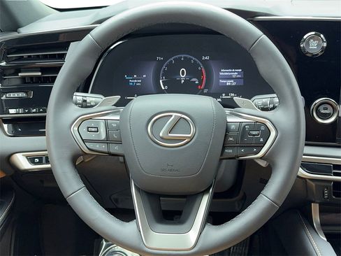 Used 2025 Lexus RX 350 Premium image 18