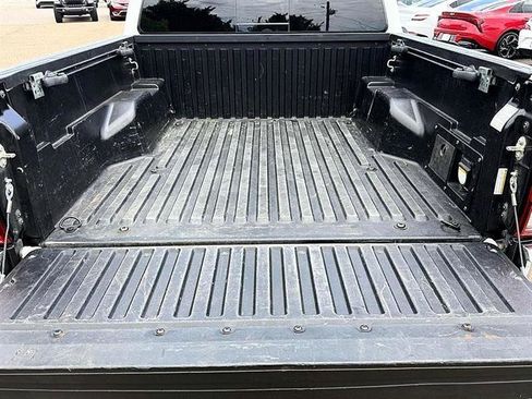 Used 2019 Toyota Tacoma TRD Off-Road AWD/4WD image 15