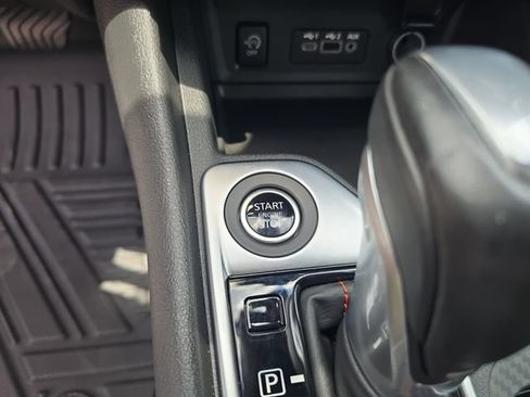Used 2025 Nissan Sentra SR FWD image 21