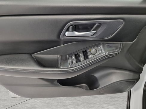 Used 2025 Nissan Rogue SV image 26