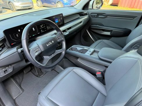 Used 2024 Kia EV9 Light Long Range RWD image 15