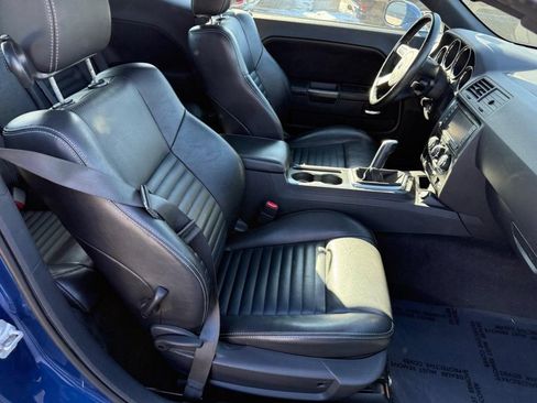 Used 2010 Dodge Challenger R/T RWD image 6