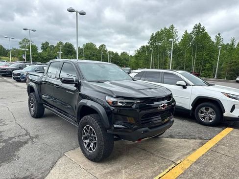 Used 2024 Chevrolet Colorado ZR2 w/ ZR2 Convenience Package III AWD/4WD image 2