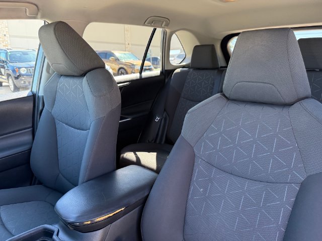 Used 2021 Toyota RAV4 XLE AWD/4WD image 15