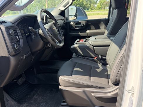 Used 2024 Chevrolet Silverado 2500 W/T w/ WT Convenience Package AWD/4WD image 6