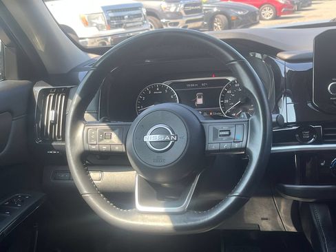 Used 2025 Nissan Pathfinder SV AWD/4WD image 9