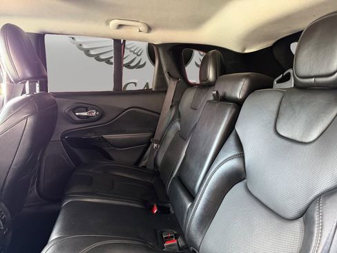 Used 2023 Jeep Cherokee Altitude Lux AWD/4WD image 11