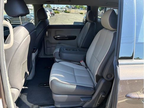 Used 2016 Kia Sedona EX FWD image 10