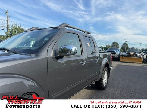 Used 2011 Nissan Frontier SL w/ Moonroof Pkg AWD/4WD image 5