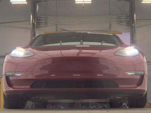 Used 2018 Tesla Model 3 Long Range image 3