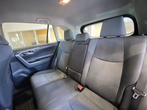 Used 2020 Toyota RAV4 XLE AWD/4WD image 24