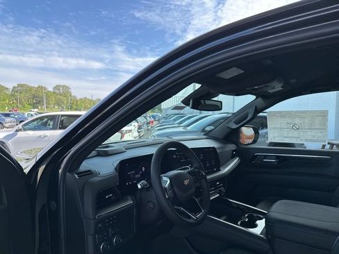 New 2025 Chevrolet Suburban Premier image 15