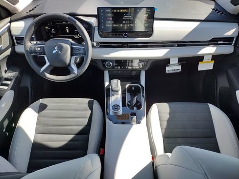 New 2026 Mitsubishi Outlander SE AWD/4WD image 3