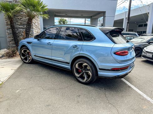 Used 2022 Bentley Bentayga AWD/4WD image 4