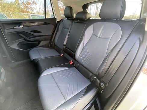 Used 2025 Volkswagen Tiguan SE w/ Panoramic Sunroof Package image 15