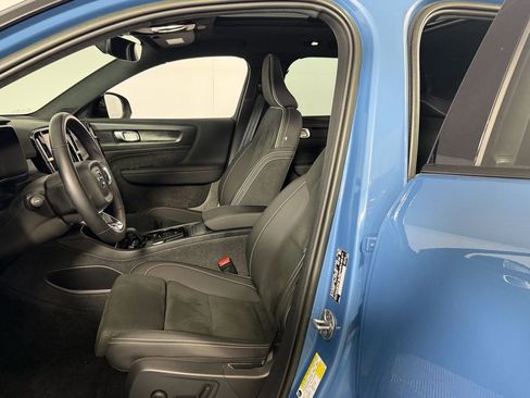 Used 2023 Volvo XC40 Recharge Plus image 21