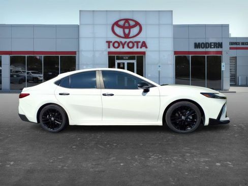 Used 2026 Toyota Camry SE FWD image 7