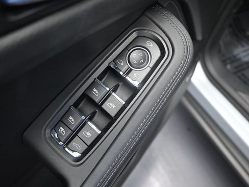 Used 2024 Porsche Macan AWD/4WD image 21