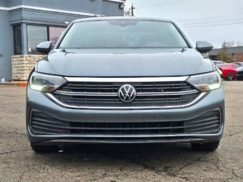 Used 2024 Volkswagen Jetta SE image 8