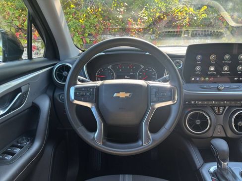 Used 2025 Chevrolet Blazer LT FWD image 30