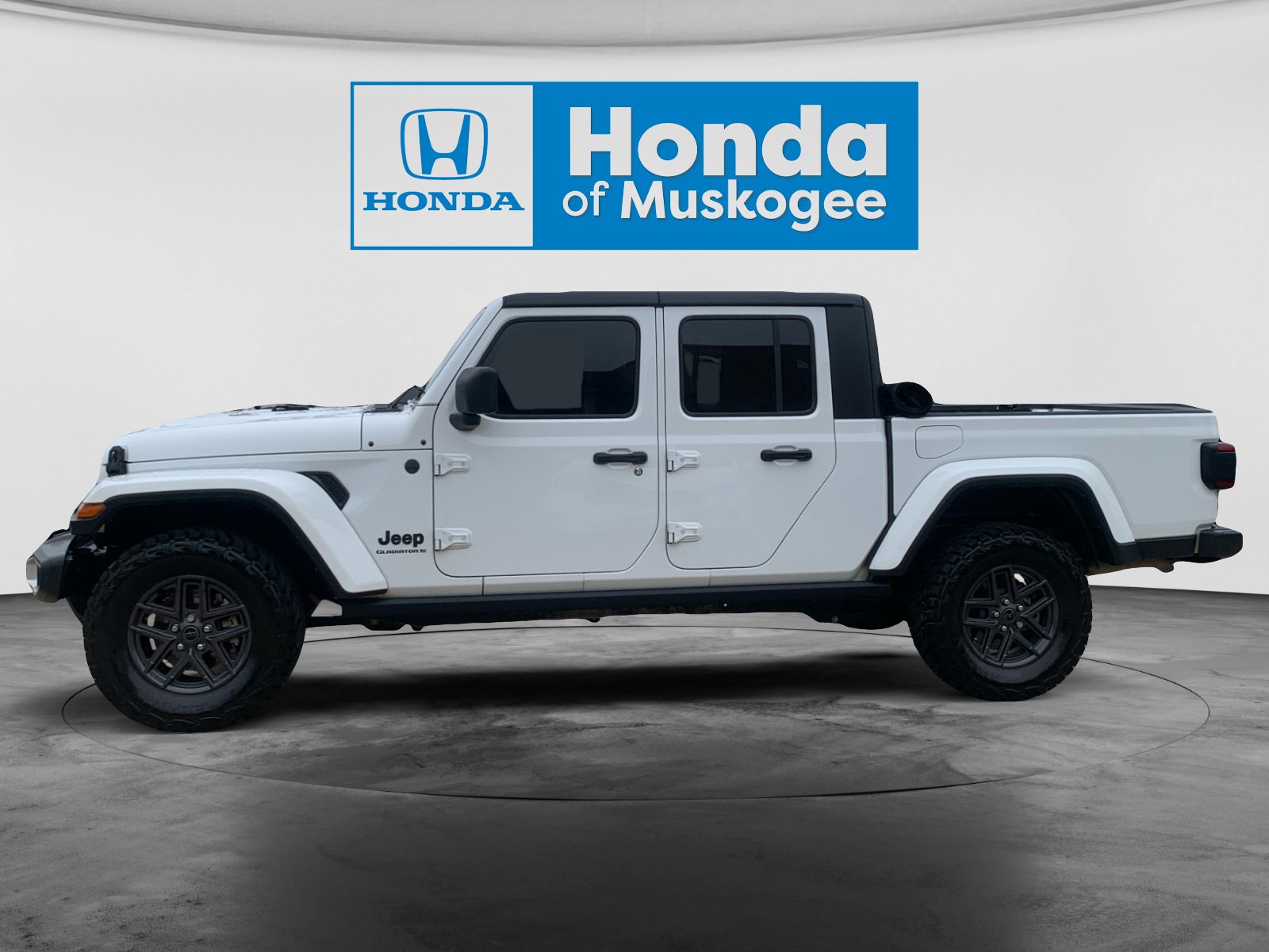 Used 2024 Jeep Gladiator Sport AWD/4WD image 8