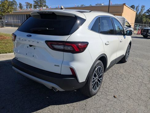 New 2024 Ford Escape SE image 4