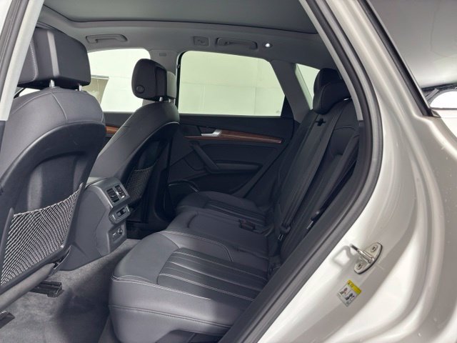 Used 2022 Audi Q5 2.0T Premium w/ Convenience Package AWD/4WD image 18