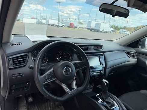 Used 2020 Nissan Rogue S FWD image 11