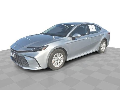 Used 2025 Toyota Camry LE image 1