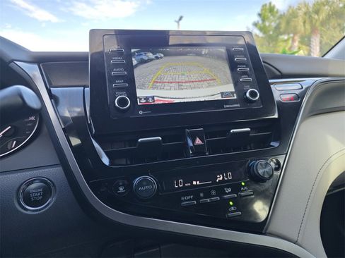 Used 2022 Toyota Camry SE image 32
