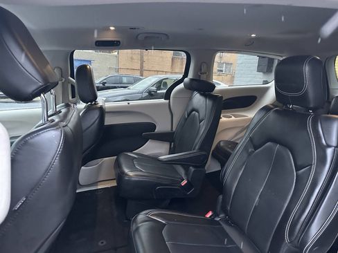 Used 2020 Chrysler Voyager Lxi image 22