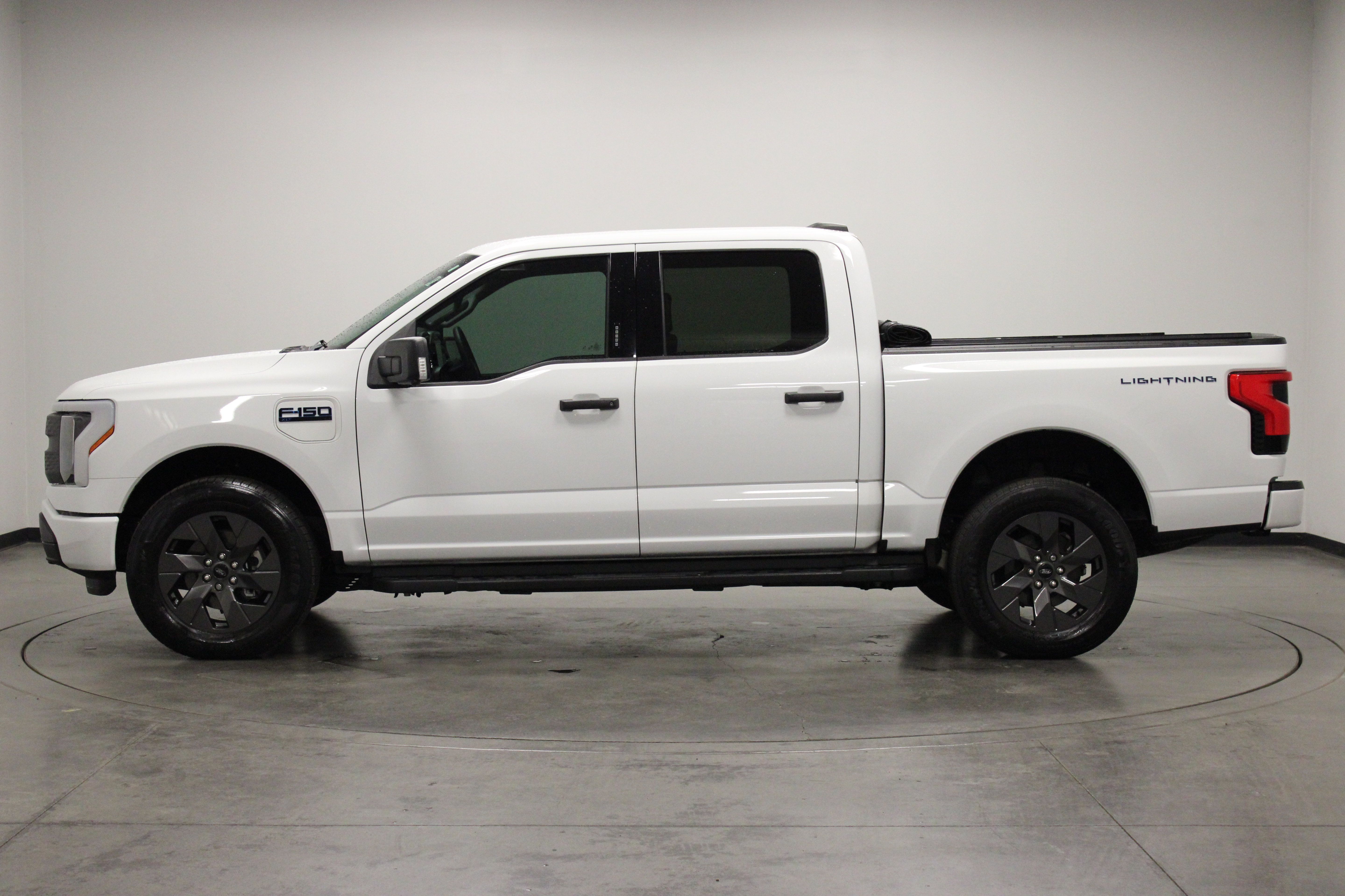 Used 2024 Ford F150 Lightning XLT AWD/4WD image 5