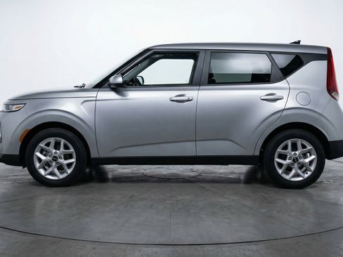 Used 2025 Kia Soul LX w/ LX Technology Package FWD image 5
