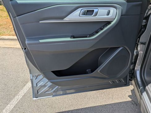 New 2026 Ford Explorer Active RWD image 9