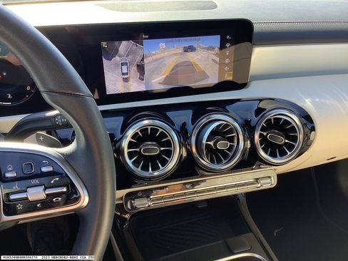 Used 2023 Mercedes-Benz CLA 250 image 9